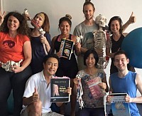 骨格スケルトン、解剖アプリや写真を用いて、世界中のセラピスト、プロトレーナー、ヨガ講師にレッスンを開催